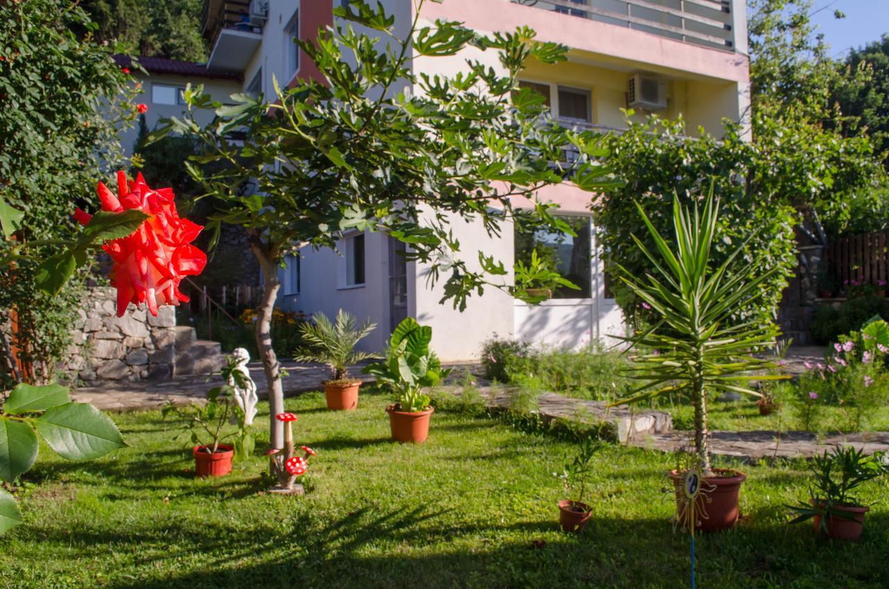 Casa Ana Serena Eselnita Exterior foto